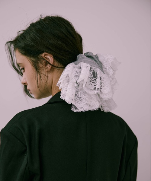 Carmelo（カーメロ）の「Big Lace Stripe Chouchou / ストライプレースフリルシュシュ（シュシュ・レディース・ライトグレー/チャコールグレー/ブラウン・FREE）」の11枚目の写真