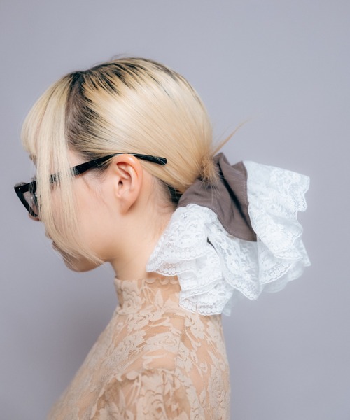 Carmelo（カーメロ）の「Big Lace Stripe Chouchou / ストライプレースフリルシュシュ（シュシュ・レディース・ライトグレー/チャコールグレー/ブラウン・FREE）」の18枚目の写真