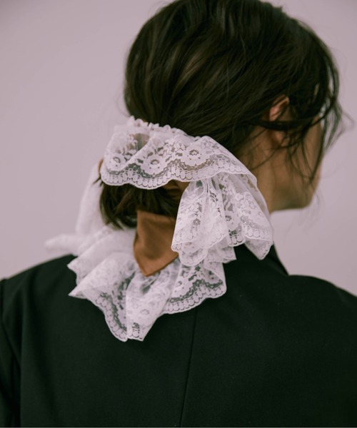 Carmelo（カーメロ）の「Big Lace Stripe Chouchou / ストライプレースフリルシュシュ（シュシュ・レディース・ライトグレー/チャコールグレー/ブラウン・FREE）」の15枚目の写真