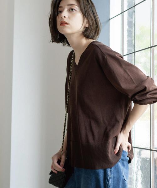 OPAQUE.CLIP（オペークドットクリップ）の「リラクシーVネックニット【洗濯機洗OK】《6col》（ニット/セーター・レディース・オフホワイト/ブラック/ブラウン系その他/ボルドー/ブルー系その他/ピンク系1・38/40/42）」の21枚目の写真