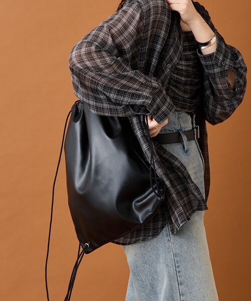 mystic（ミスティック）の「フェイクレザーナップサック（バックパック/リュック・レディース・ブラウン/ブラック・ONE SIZE）」の3枚目の写真