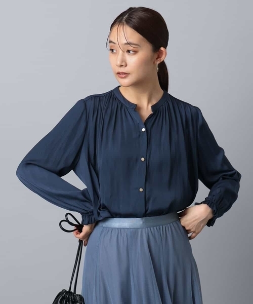 MK MICHEL KLEIN(エムケーミッシェルクラン)の「起毛サテン スキッパーデザインブラウス/洗える(シャツ/ブラウス・レディース・ライトブルー/ライトグレー/ネイビー・38)」の3枚目の写真