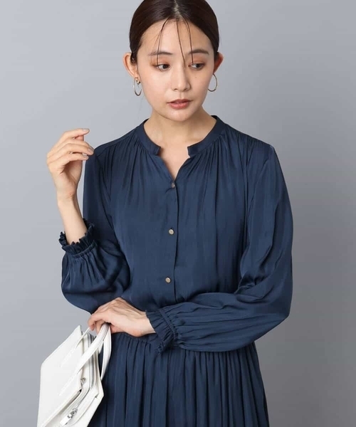 MK MICHEL KLEIN(エムケーミッシェルクラン)の「起毛サテン スキッパーデザインブラウス/洗える(シャツ/ブラウス・レディース・ライトブルー/ライトグレー/ネイビー・38)」の4枚目の写真