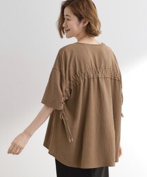 後ろ姿で魅せる バックドロストシャーリングTシャツ