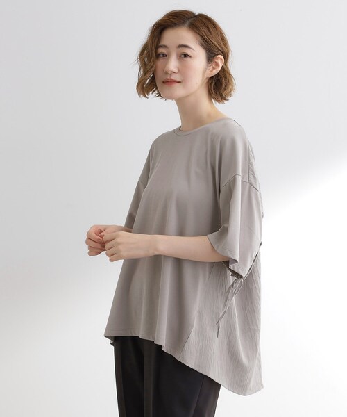 grove(グローブ)の「後ろ姿で魅せる バックドロストシャーリングTシャツ(Tシャツ/カットソー・レディース・ライトグレー/ブラック/ブラウン系・05/01/02/03/04)」の2枚目の写真