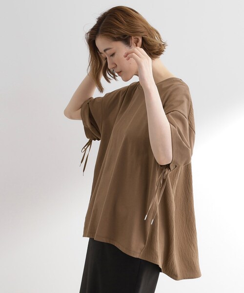 grove(グローブ)の「後ろ姿で魅せる バックドロストシャーリングTシャツ(Tシャツ/カットソー・レディース・ライトグレー/ブラック/ブラウン系・05/01/02/03/04)」の13枚目の写真