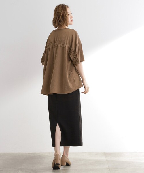 grove(グローブ)の「後ろ姿で魅せる バックドロストシャーリングTシャツ(Tシャツ/カットソー・レディース・ライトグレー/ブラック/ブラウン系・05/01/02/03/04)」の14枚目の写真