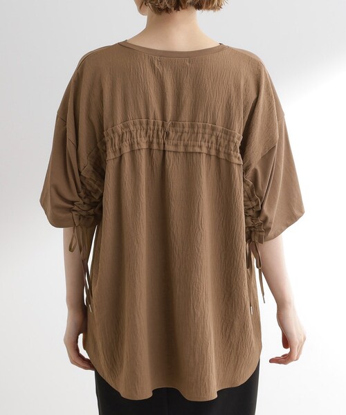 grove(グローブ)の「後ろ姿で魅せる バックドロストシャーリングTシャツ(Tシャツ/カットソー・レディース・ライトグレー/ブラック/ブラウン系・05/01/02/03/04)」の18枚目の写真