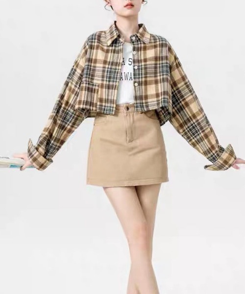 gossip！ロサンゼルス（ゴシップロサンゼルス）の「【サイズあり】チェックパターン クロップドシンプルカジュアルシャツジャケット（シャツ/ブラウス・レディース・ベージュ/ネイビー・S/M）」の9枚目の写真