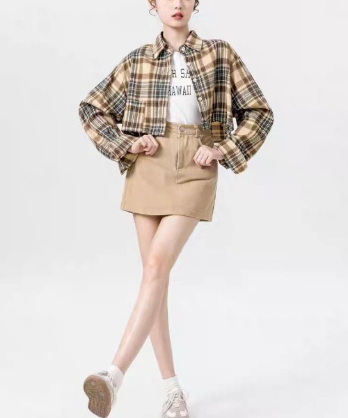 gossip！ロサンゼルス（ゴシップロサンゼルス）の「【サイズあり】チェックパターン クロップドシンプルカジュアルシャツジャケット（シャツ/ブラウス・レディース・ベージュ/ネイビー・S/M）」の12枚目の写真