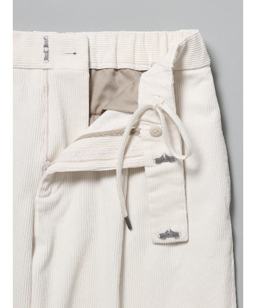 GOOVI(グービ)の「GOOVI ツータックストレートパンツ ハイカウントコーデュロイ(スラックス・メンズ・ホワイト系・1/2/3)」の7枚目の写真