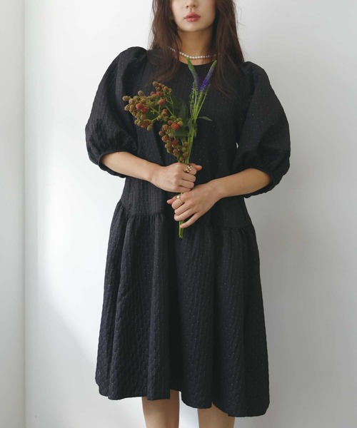 PICCIN PERLA(ピッチンペルラ)の「パワーショルダーワンピース(ワンピース・レディース・ブラック・M)」の1枚目の写真