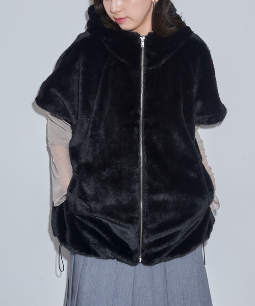 MAISON BREEZE reveur(メゾンブリーズレヴール)の「【MAISON BREEZE reveur】フードファーベスト ジャケットベスト trc(ベスト・レディース・ブラック/グレイッシュベージュ/グレー・FREE)」の2枚目の写真