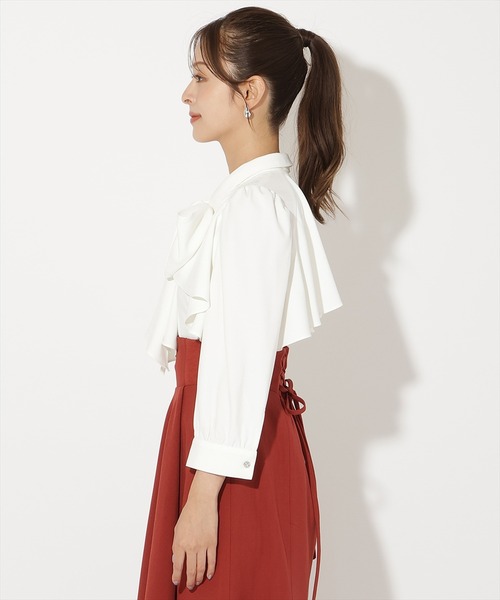 AND COUTURE（アンドクチュール）の「ビジューボタンフリルケープブラウス（シャツ/ブラウス・レディース・ブラック系その他/オフホワイト/ブルー系その他/ベージュ系その他・FREE）」の11枚目の写真