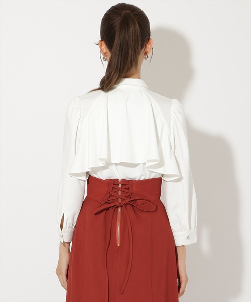 AND COUTURE（アンドクチュール）の「ビジューボタンフリルケープブラウス（シャツ/ブラウス・レディース・ブラック系その他/オフホワイト/ブルー系その他/ベージュ系その他・FREE）」の5枚目の写真