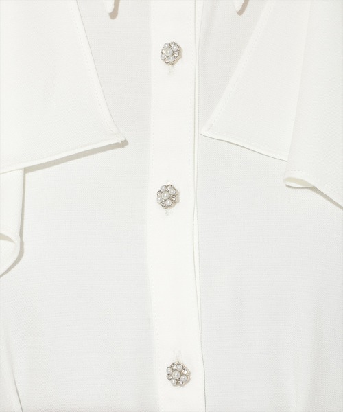 AND COUTURE（アンドクチュール）の「ビジューボタンフリルケープブラウス（シャツ/ブラウス・レディース・ブラック系その他/オフホワイト/ブルー系その他/ベージュ系その他・FREE）」の7枚目の写真