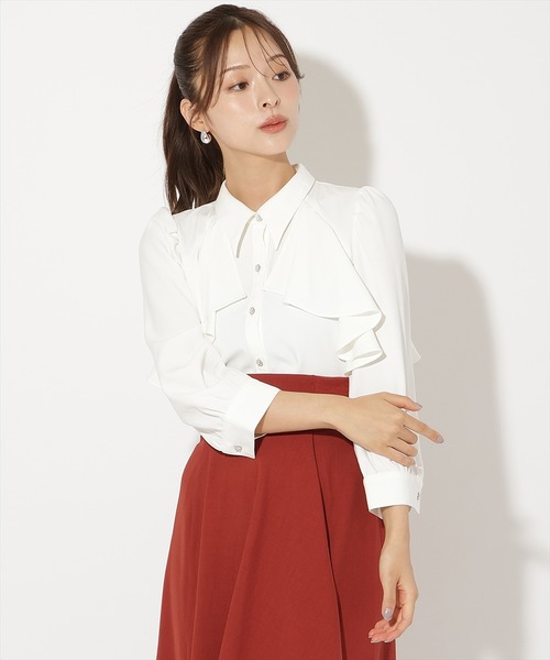 AND COUTURE（アンドクチュール）の「ビジューボタンフリルケープブラウス（シャツ/ブラウス・レディース・ブラック系その他/オフホワイト/ブルー系その他/ベージュ系その他・FREE）」の8枚目の写真