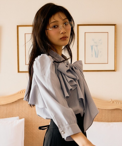 AND COUTURE（アンドクチュール）の「ビジューボタンフリルケープブラウス（シャツ/ブラウス・レディース・ブラック系その他/オフホワイト/ブルー系その他/ベージュ系その他・FREE）」の13枚目の写真