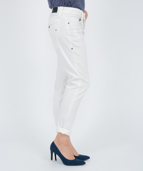 JIMMY TAVERNITI（ジミータヴァニティ）の「【セール品数量限定】　【ＪＩＭＭＹ　ＴＡＶＥＲＮＩＴＩ/ジミータヴァニティ】　デニムパンツ　テーパード　ＪＡＮＩＳ　ＳＬＯＵＣＨＹ/ジャニス　スラウチー（デニムパンツ・レディース・ホワイト・26inch/23inch/24inch/25inch/28inch/27inch）」の12枚目の写真