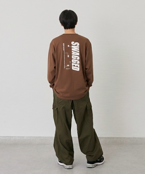 GLAZOS（グラソス）の「【プチプラ】バックバーチカルロゴプリント長袖Tシャツ（Tシャツ/カットソー・キッズ・ブラック/オレンジ/ライトグレー/ホワイト/ネイビー/ブラウン・170cm/160cm/150cm/180cm）」の11枚目の写真