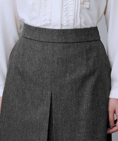 UNTITLED（アンタイトル）の「【ウエスト後ろゴム/シーズンレス】シルクネップツイード ナロースカート（スカート・レディース・ライトベージュ/ダークブラウン/ダークグレー・00/01/02/03/04/42/44/46/48/50）」の11枚目の写真