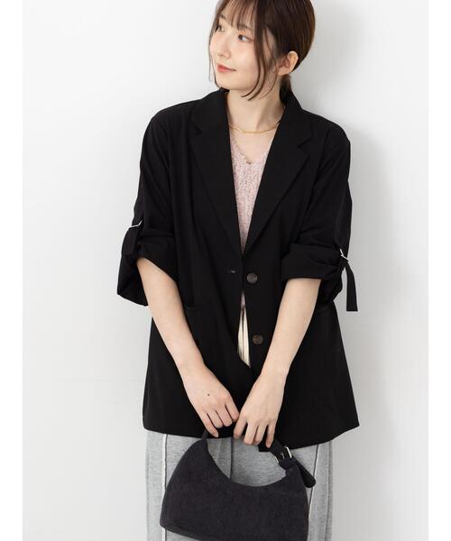 Te chichi TERRASSE(テチチテラス)の「ロールアップテーラードジャケット《2025autumn catalog item》(ノーカラージャケット・レディース・チャコールグレー/ブラック/ベージュ・F)」の2枚目の写真