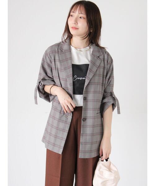 Te chichi TERRASSE(テチチテラス)の「ロールアップテーラードジャケット《2025autumn catalog item》(ノーカラージャケット・レディース・チャコールグレー/ブラック/ベージュ・F)」の8枚目の写真