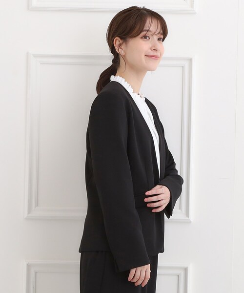 SHOO・LA・RUE（シューラルー）の「【洗濯機可/セットアップ可/S-3L】きちんと楽に。カットジョーゼットノーカラージャケット（ノーカラージャケット・レディース・ネイビー/ナチュラル/ブラック・01/02/03/04/05）」の6枚目の写真