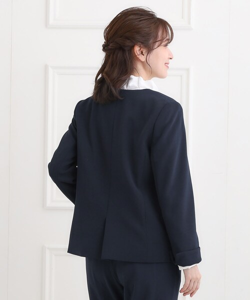 SHOO・LA・RUE（シューラルー）の「【洗濯機可/セットアップ可/S-3L】きちんと楽に。カットジョーゼットノーカラージャケット（ノーカラージャケット・レディース・ネイビー/ナチュラル/ブラック・01/02/03/04/05）」の16枚目の写真