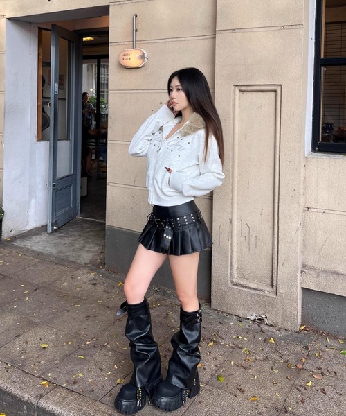 .KOM(ドットコム)の「A'GEM/9 × .kom 『.KOM/ドットケーオーエム』 Rhinestone Logo Faux Fur Zip-Up Hoodie/ラインストーンロゴ ファーフード ジップアップパーカー(パーカー・レディース・チャコールグレー/ライトグレー・M)」の12枚目の写真