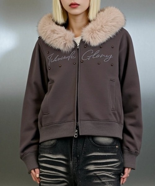 .KOM(ドットコム)の「A'GEM/9 × .kom 『.KOM/ドットケーオーエム』 Rhinestone Logo Faux Fur Zip-Up Hoodie/ラインストーンロゴ ファーフード ジップアップパーカー(パーカー・レディース・チャコールグレー/ライトグレー・M)」の8枚目の写真