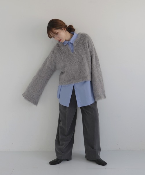 hellam(へラム)の「【sakippe×hellam】シャギーフレアスリーブニット(ニット/セーター・レディース・グレー/レッド/ピンク/グリーン/イエロー/アイボリー・FREE)」の3枚目の写真