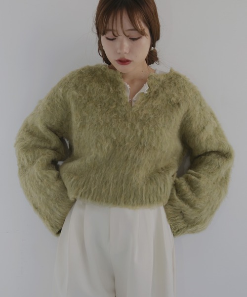 hellam(へラム)の「【sakippe×hellam】シャギーフレアスリーブニット(ニット/セーター・レディース・グレー/レッド/ピンク/グリーン/イエロー/アイボリー・FREE)」の11枚目の写真