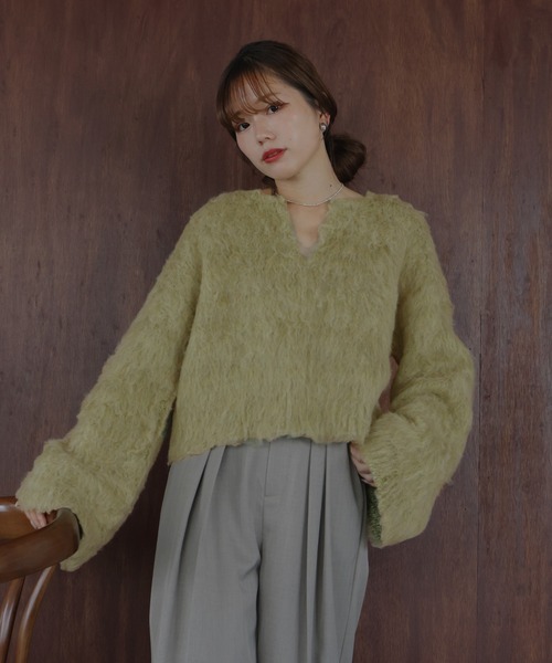 hellam(へラム)の「【sakippe×hellam】シャギーフレアスリーブニット(ニット/セーター・レディース・グレー/レッド/ピンク/グリーン/イエロー/アイボリー・FREE)」の12枚目の写真