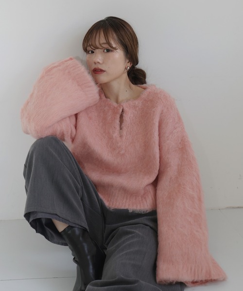 hellam(へラム)の「【sakippe×hellam】シャギーフレアスリーブニット(ニット/セーター・レディース・グレー/レッド/ピンク/グリーン/イエロー/アイボリー・FREE)」の16枚目の写真