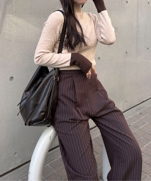 Maison Calme(メゾンカルム)の「配色スリーブタートルネックニットタイトトップス フェイクレイヤード 細見え 長袖(ニット/セーター・レディース・ベージュ/ブラック・M/L)」の18枚目の写真