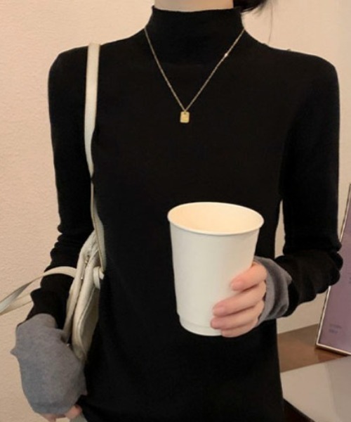 Maison Calme(メゾンカルム)の「配色スリーブタートルネックニットタイトトップス フェイクレイヤード 細見え 長袖(ニット/セーター・レディース・ベージュ/ブラック・M/L)」の22枚目の写真