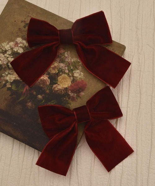 VIBGYOR Women(ヴィブジョー ウィメン)の「【float】ベロア リボン ヘアクリップ【2個セット】(バレッタ/ヘアクリップ・レディース・ブラック/ワインレッド・FREE)」の2枚目の写真