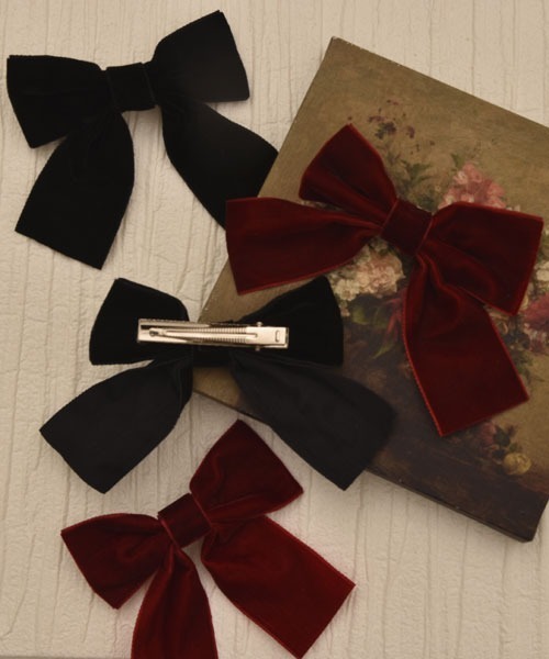 VIBGYOR Women(ヴィブジョー ウィメン)の「【float】ベロア リボン ヘアクリップ【2個セット】(バレッタ/ヘアクリップ・レディース・ブラック/ワインレッド・FREE)」の3枚目の写真