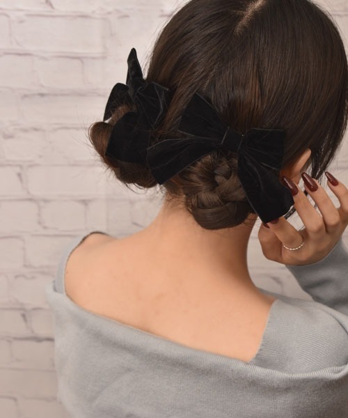 VIBGYOR Women(ヴィブジョー ウィメン)の「【float】ベロア リボン ヘアクリップ【2個セット】(バレッタ/ヘアクリップ・レディース・ブラック/ワインレッド・FREE)」の7枚目の写真