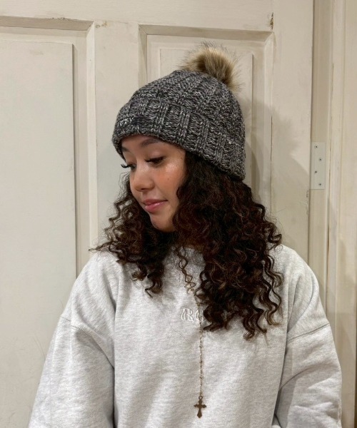 ROXY(ロキシー)の「COZY BEANIE/ロキシーニットキャップ・ビーニー(ニットキャップ/ビーニー・レディース・ブラック/ホワイト/ブラウン・FREE)」の2枚目の写真