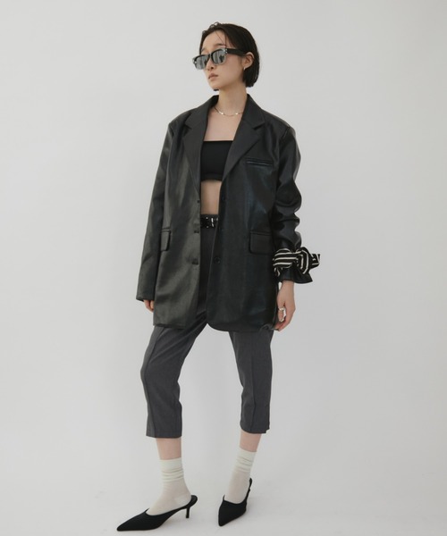 VION(ヴィオン)の「オーバーサイズフェイクレザージャケット / Oversized Faux Leather Jacket(テーラードジャケット・レディース・ブラック/ブラウン・FREE)」の10枚目の写真