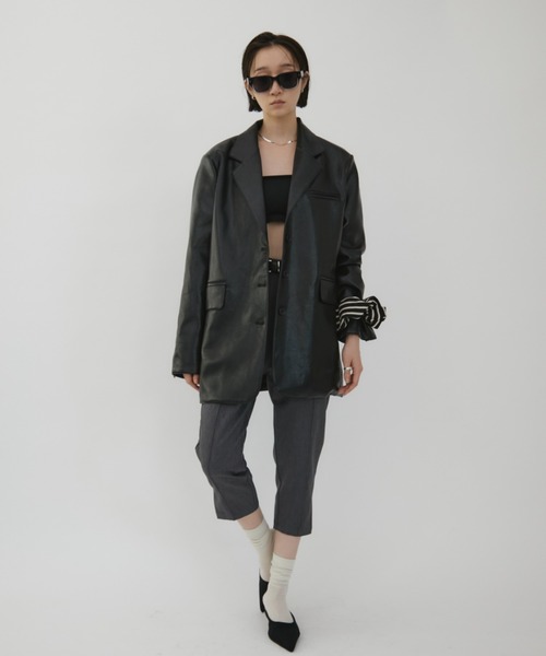 VION(ヴィオン)の「オーバーサイズフェイクレザージャケット / Oversized Faux Leather Jacket(テーラードジャケット・レディース・ブラック/ブラウン・FREE)」の11枚目の写真