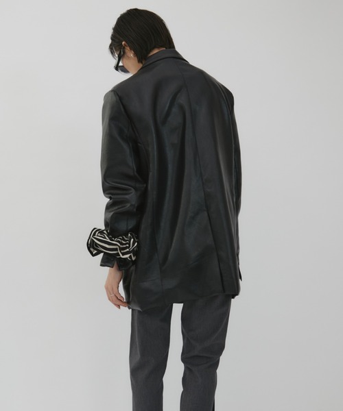 VION(ヴィオン)の「オーバーサイズフェイクレザージャケット / Oversized Faux Leather Jacket(テーラードジャケット・レディース・ブラック/ブラウン・FREE)」の13枚目の写真
