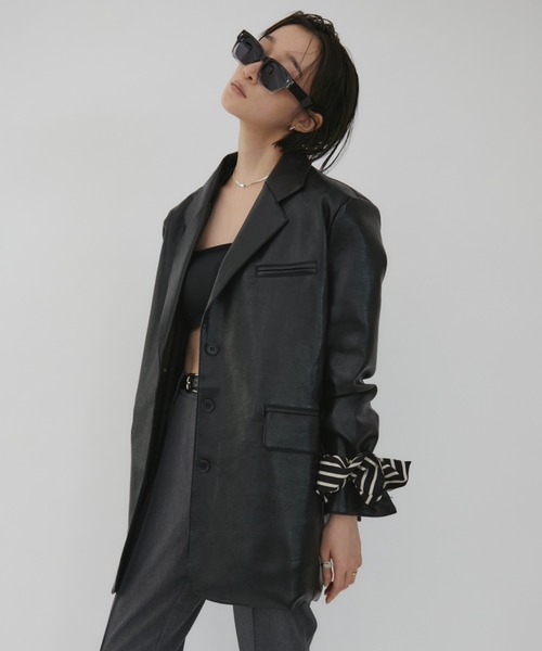 VION(ヴィオン)の「オーバーサイズフェイクレザージャケット / Oversized Faux Leather Jacket(テーラードジャケット・レディース・ブラック/ブラウン・FREE)」の14枚目の写真