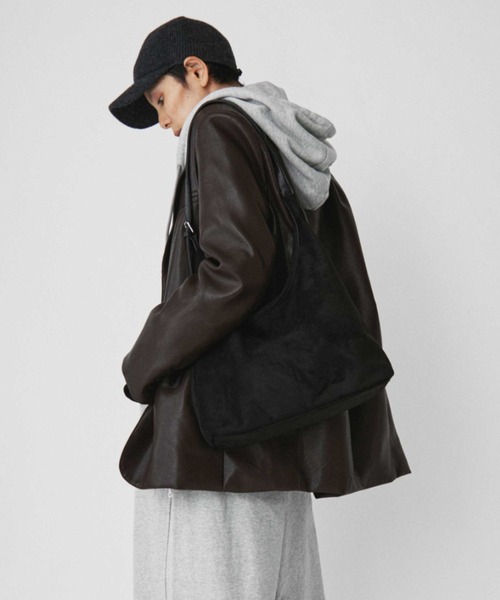 VION(ヴィオン)の「オーバーサイズフェイクレザージャケット / Oversized Faux Leather Jacket(テーラードジャケット・レディース・ブラック/ブラウン・FREE)」の7枚目の写真
