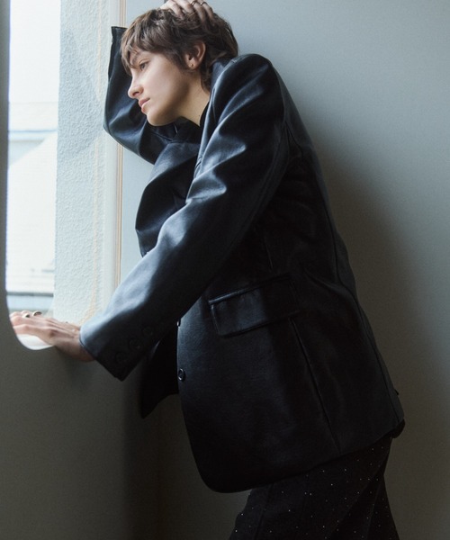 VION(ヴィオン)の「オーバーサイズフェイクレザージャケット / Oversized Faux Leather Jacket(テーラードジャケット・レディース・ブラック/ブラウン・FREE)」の21枚目の写真