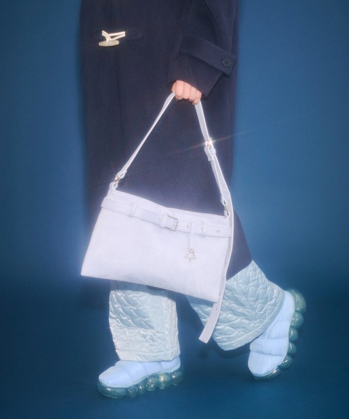 FEKETE（フェケテ）の「star pendant 2way shoulder bag / スターチャーム2WAYショルダーバッグ（ショルダーバッグ・レディース・サックスブルー/ライトイエロー・FREE）」の6枚目の写真