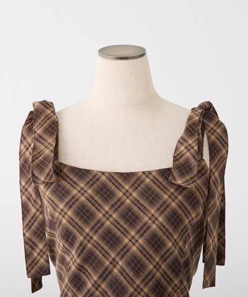 one after another NICE CLAUP(ワンアフターアナザーナイスクラップ)の「新色追加【WEB限定商品】マイナス5キロ見え/バックレースアップキャミワンピース(ワンピース・レディース・ブラウン系その他/ブラック系その他/ブラック・LARGE/MEDIUM)」の4枚目の写真