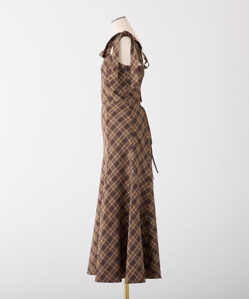 one after another NICE CLAUP(ワンアフターアナザーナイスクラップ)の「新色追加【WEB限定商品】マイナス5キロ見え/バックレースアップキャミワンピース(ワンピース・レディース・ブラウン系その他/ブラック系その他/ブラック・LARGE/MEDIUM)」の8枚目の写真